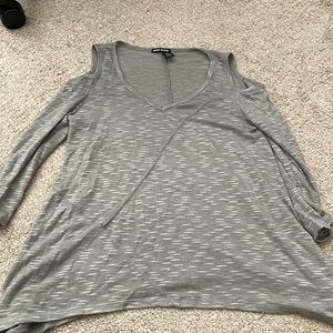 Dkny tunic open shoulders and vneck cut